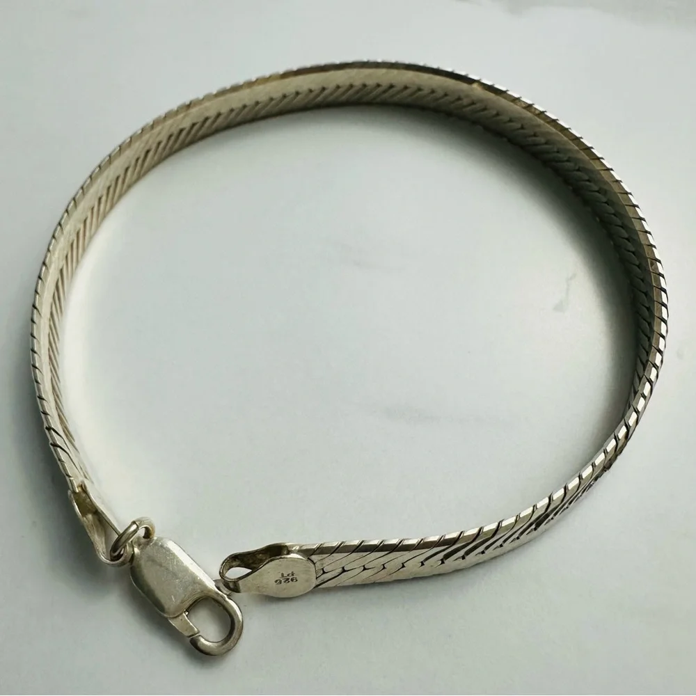 Vintage Italian Sterling Silver Herringbone Bracelet – 12.91g, Made in Italy - Picture 7 of 8